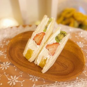タツノオトシゴの作ってみた!投稿(ヨーグルトクリームが爽やか♡絶品フルーツサンド)