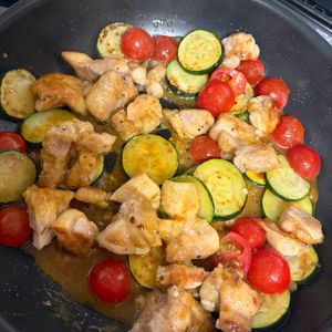 きりみちゃんの作ってみた!投稿(【鶏ズッキーニのトマトカレー炒め】夏野菜×スパイシー♪)