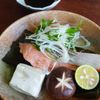 サケの昆布酒蒸し　千切り薬味と手作りポン酢の工程4