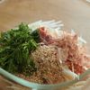 5分でやみつき！梅おかか大根サラダの工程3