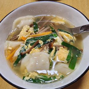 ナムディの作ってみた!投稿(【にら玉水餃子のスープ】具沢山でボリュームたっぷり！)
