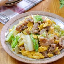 ご飯に合う‼︎『春キャベツと豚こま肉のとろたまオイ味噌炒め』