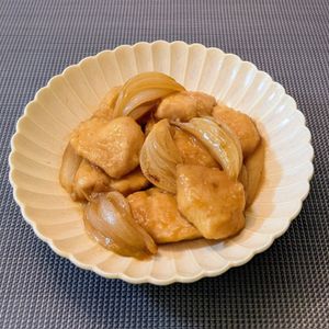 𝔂𝓾𝓶𝓲🍓の作ってみた!投稿(やみつき！「新玉ねぎと鶏むね肉のガーリックバターポン酢炒め」)