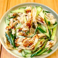 レンジで簡単！【蒸し鶏ときゅうりの旨ダレ和え】しっとり食感♩