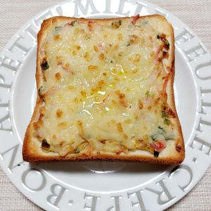 よっこの作ってみた!投稿(【和風カニカマトースト】お味噌汁との相性抜群！)