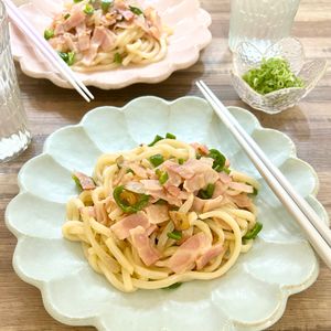 のりのり🐾🎀🤍の作ってみた!投稿(がつんとウマい！【ベーコンとピーマンのガリバタ焼きうどん】)