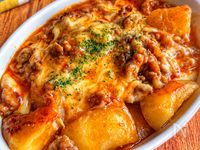 子どもウケ抜群♪【ひき肉ポテトチーズのデミ風ソース】