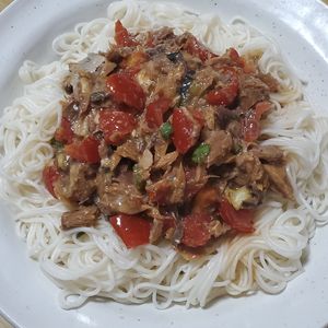週一だけは頑張ります💦の作ってみた!投稿(やみつき！味付きサバ缶とトマトのさっぱりそうめん)