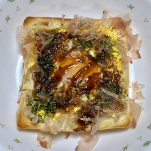 キャピタンの作ってみた!投稿(お好み焼き風めだまトースト)