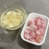 すぐできる♩《鶏肉とじゃがいもの塩ガーリック炒め》の工程1