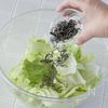 【5分でひと品💛】レタス半玉ペロリ♪塩昆布和えの工程2