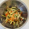 生ハムとシャキシャキ野菜のそばサラダの工程3