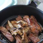 牛ステーキと舞茸の醤油炒め