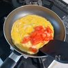 中からトロ〜リ！トマトチーズオムレツの工程4