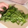 食感やみつき！【サクぷりっ春菊と牡蠣の米粉チヂミ】の工程1
