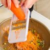 【大根チャプチェ】包丁使わずパパッとワンパン♪の工程2