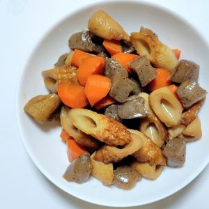 ふうかの作ってみた!投稿(こんにゃくとちくわとにんじんの炒め煮☆家族が大好きな副菜)