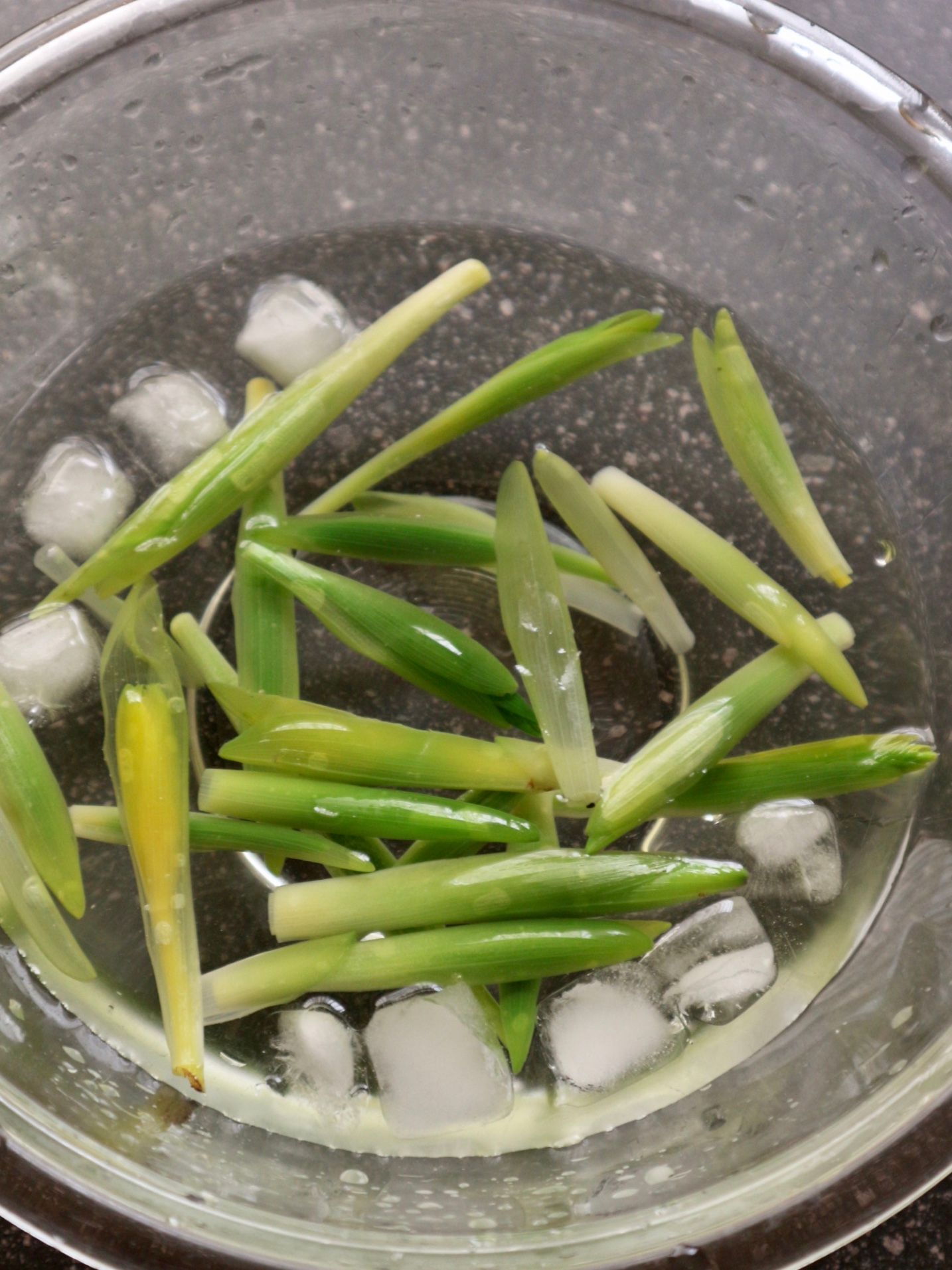 春の山菜 あまどころの胡麻和え レシピサイト Nadia ナディア プロの料理家のおいしいレシピ