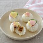 中からふりかけ！手まりおにぎり