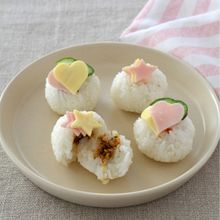 中からふりかけ！手まりおにぎり