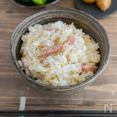バター香る♪新玉ねぎとベーコンの炊き込みごはん