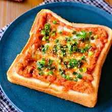 これやみつき!【とろけるチーズのヤンニョムツナトースト】