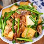 行列の定食屋さんの🍚ニラと厚揚げの☆豚のしょうが焼き🤩