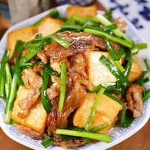 行列の定食屋さんの🍚ニラと厚揚げの☆豚のしょうが焼き🤩