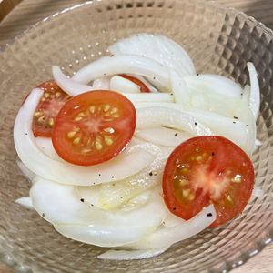 Natsukoの作ってみた!投稿(トマトと新玉ねぎのマリネ)