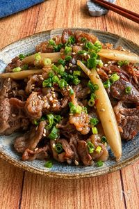 5分で爆速おかず♪【牛肉とごぼうの甘辛炒め】ピリ辛♡