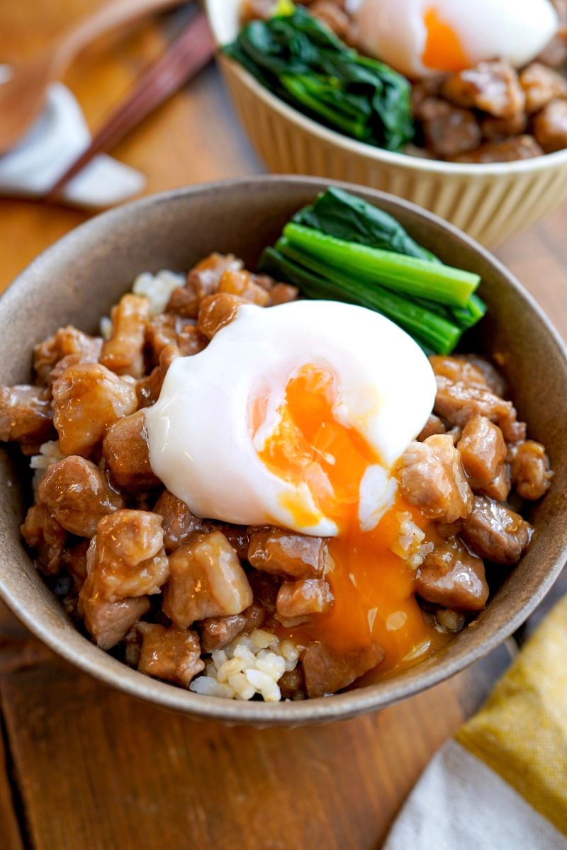 豚角煮の温玉しぐれ丼 生姜香る 甘辛てりてり満腹おかず レシピサイト Nadia ナディア プロの料理家のおいしいレシピ 豚角煮の温玉しぐれ丼 生姜香る 甘辛てりてり満腹おかず レシピサイト Nadia ナディア プロの料理家のおいしいレシピ