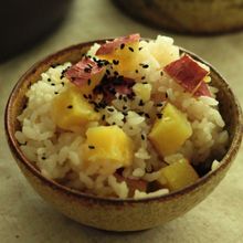白だしで味つけ。皮つきさつまいものご飯