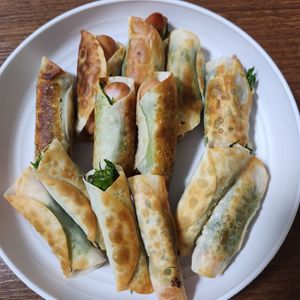 とももの作ってみた!投稿(簡単時短deあと一品！ウインナーしそ餃子)
