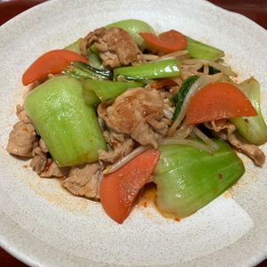 りんごの作ってみた!投稿(ごはんがススム簡単絶品中華【豚バラ野菜炒め】まな板包丁不要)