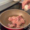 10分で完成!ホクホクうまい!【新じゃが鶏丼】の工程3