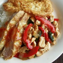 タイ人も大好き！鶏肉のバジル炒めごはん、ガイ・パット・ガパオ