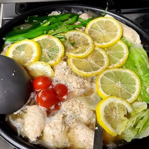もんぶらん°・*:.。.☆の作ってみた!投稿(豚団子と白菜のさっぱりレモン鍋)