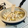 【キノコと春菊のガーリックホットサラダ】パパッとおつまみ副菜の工程2