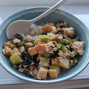 はるにゃんこの作ってみた!投稿(ヘルシーでも大満足♪厚揚げと小松菜のそぼろ丼)