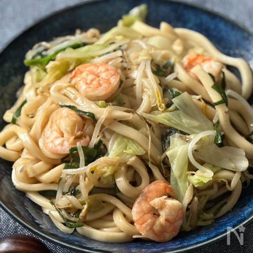 【余り野菜で香ばしい♡】上海風焼きうどん