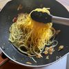 フライパンひとつでシンプルおいしい「ペペロンチーノ」の工程5