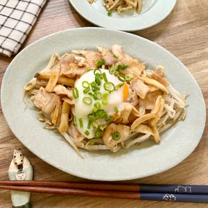 のりのり🐾🎀🤍の作ってみた!投稿(ご飯もお酒も進む！『炒めもやしと豚肉の旨だれ～温玉のせ～』)
