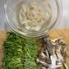 豆苗と蓮根の旨辛サラダの下準備