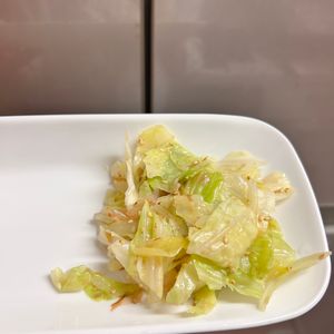 ケの作ってみた!投稿(春キャベツの梅おかか和え【#作り置き #包丁不要 #ポリ袋】)