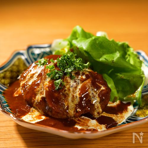肉汁溢れる！幸せ煮込みハンバーグ