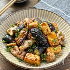 【豚肉となすと厚揚げのオイスター炒め】ガッツリご飯がすすむ♡