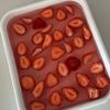 混ぜて冷やすだけ！いちごのスコップゼリーの工程2