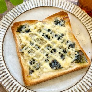 のりのり🐾🎀🤍の作ってみた!投稿(しらす嫌いさんも食べる！栄養満点しらす海苔チーズトースト)