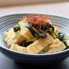 ジュワッとだし香る油揚げ入り小松菜炒め