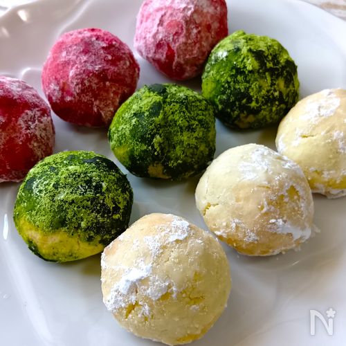 ほろっと食感!ひな祭りに彩りを添える3色スノーボールレシピ!